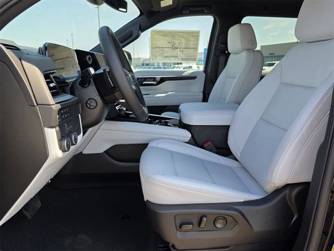 New 2025 Chevrolet Suburban Premier image 12