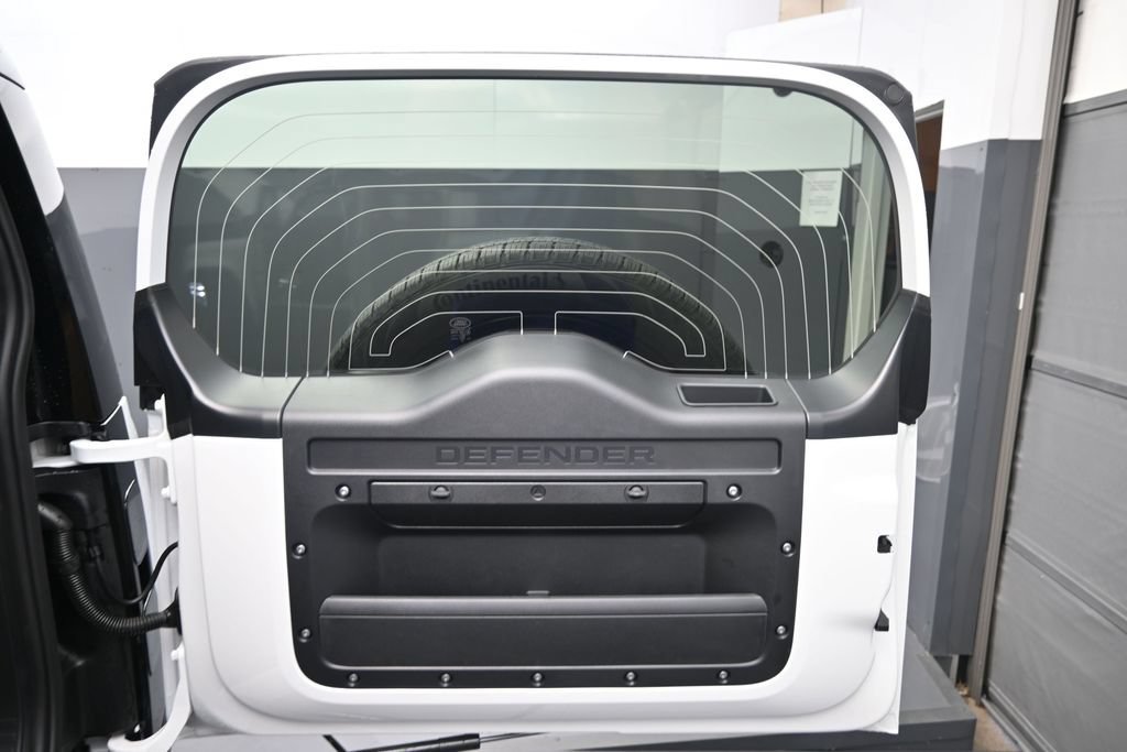 New 2026 Land Rover Defender 110 X-Dynamic SE AWD/4WD image 16