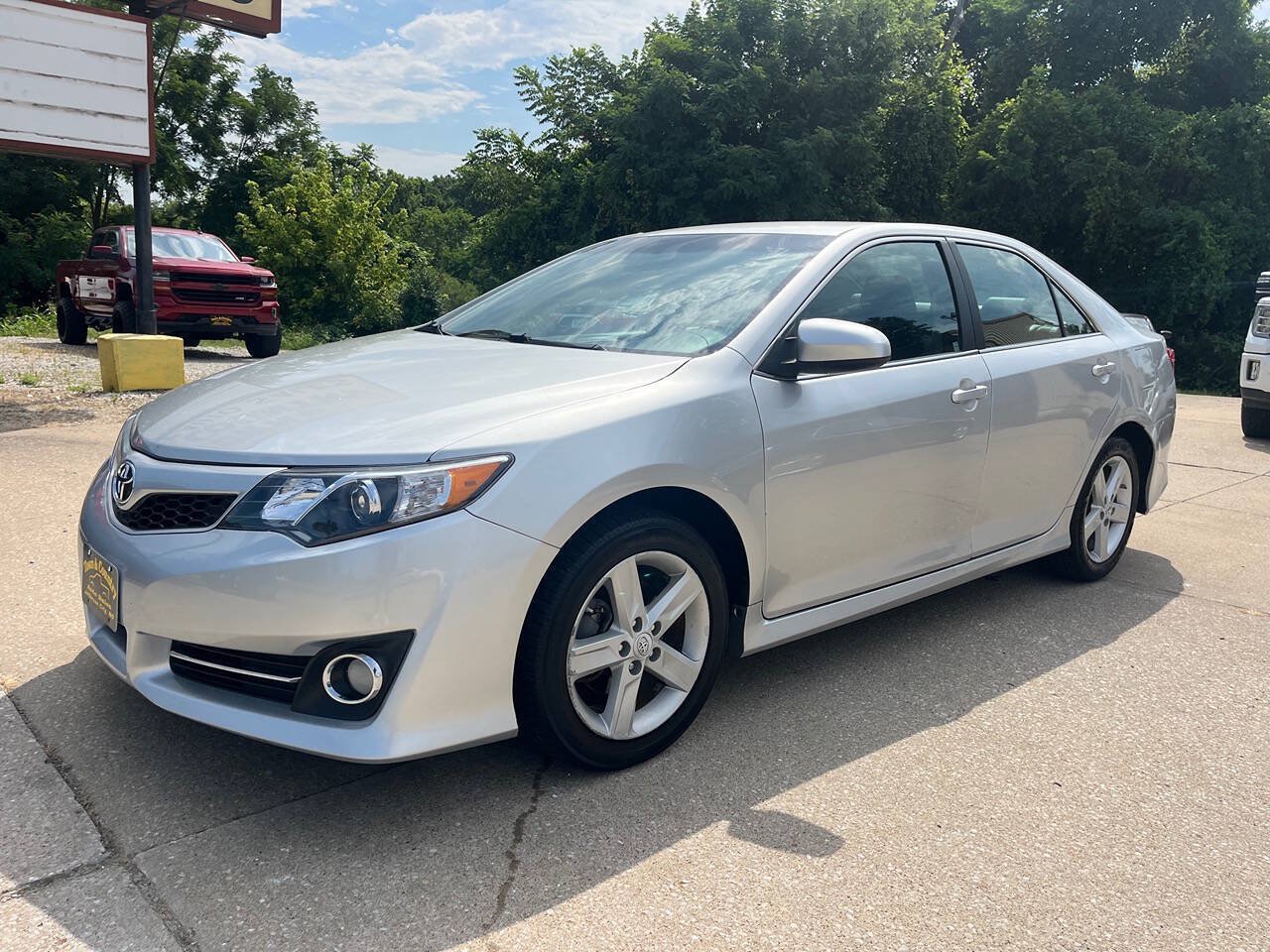 Used 2012 Toyota Camry SE FWD image 2