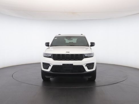 New 2025 Jeep Grand Cherokee Altitude image 36