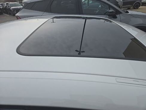 Used 2020 BMW 330i xDrive 330i xDrive w/ M Sport Package image 13