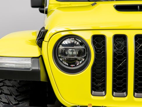 Used 2022 Jeep Wrangler Unlimited Rubicon w/ Trailer Tow Package AWD/4WD image 3