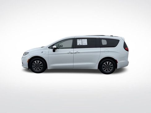 Used 2023 Chrysler Pacifica Touring-L image 4