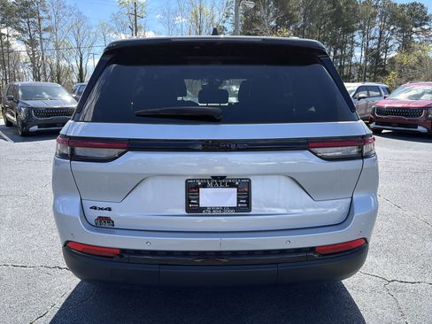 Used 2023 Jeep Grand Cherokee Altitude image 5