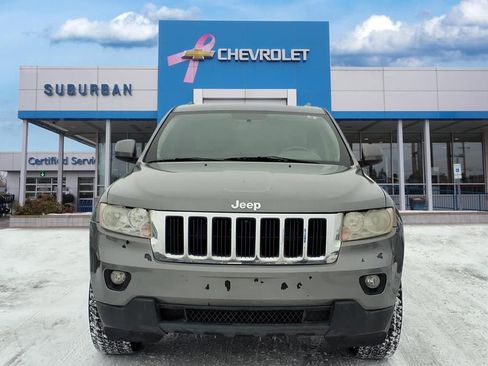 Used 2011 Jeep Grand Cherokee Laredo image 2