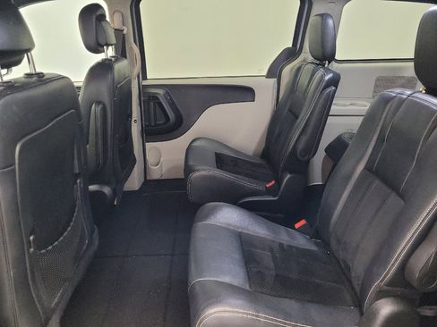 Used 2017 Dodge Grand Caravan SXT image 18