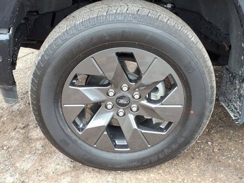 Used 2022 Ford F150 Lightning Lariat image 9