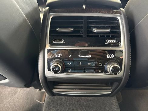Used 2022 BMW 750i xDrive w/ M Sport Package AWD/4WD image 15