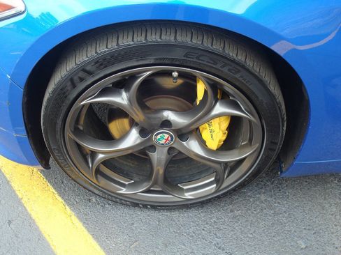 Used 2019 Alfa Romeo Giulia Ti Sport w/ Quick Order Package 22S Sport image 10