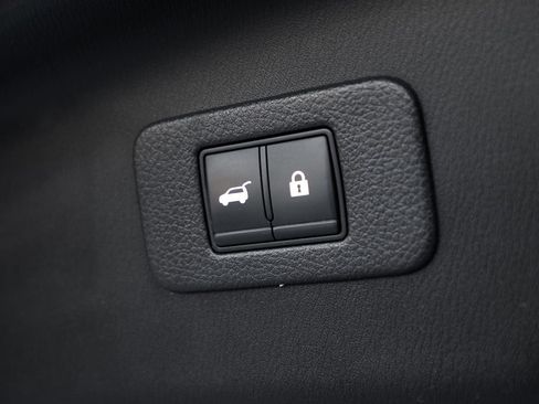 Used 2021 Nissan Armada SL w/ Captain's Chairs Package image 40