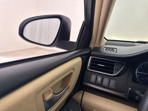 Used 2016 Toyota Camry LE image 28