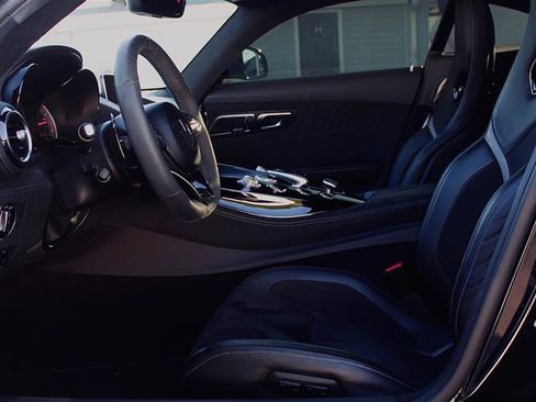 Used 2018 Mercedes-Benz AMG GT R image 8