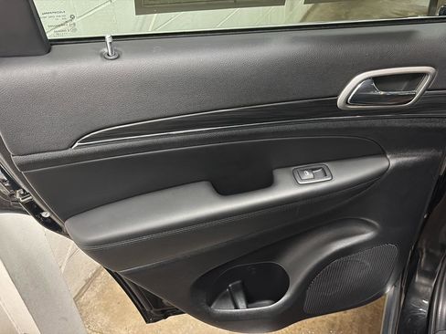 Used 2022 Jeep Grand Cherokee Limited image 29