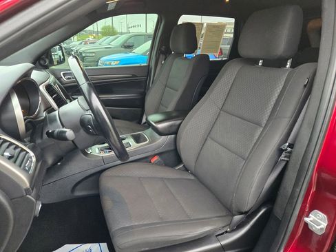 Used 2020 Jeep Grand Cherokee Laredo image 16