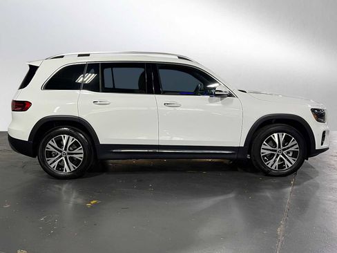 Used 2025 Mercedes-Benz GLB 250 image 2