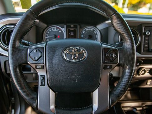 Used 2016 Toyota Tacoma SR5 image 17