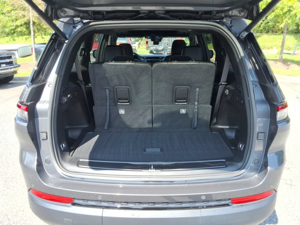 Used 2025 Jeep Grand Cherokee L Altitude RWD image 16