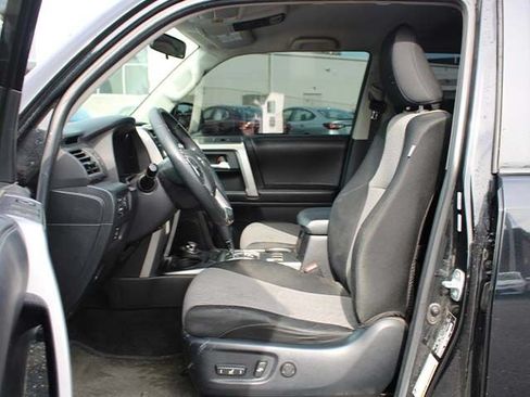 Used 2016 Toyota 4Runner SR5 AWD/4WD image 12