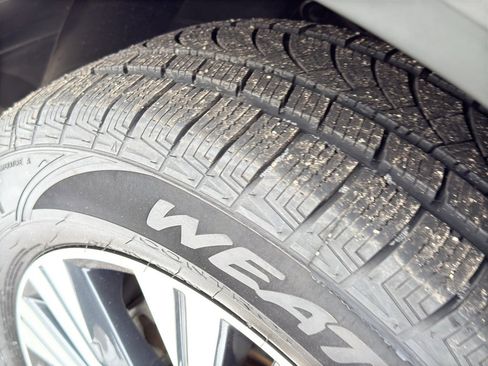 Used 2023 Nissan Rogue SV w/ SV Premium Package image 10