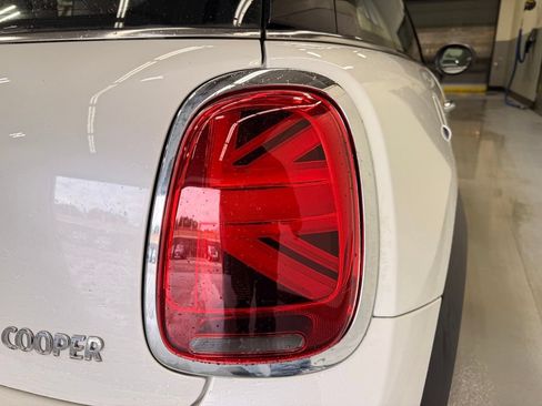 Used 2024 MINI Cooper 2-Door Hardtop FWD image 5