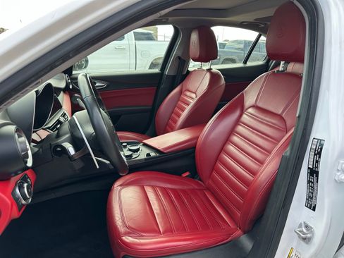 Used 2019 Alfa Romeo Giulia Ti w/ Quick Order Package 22X Lusso image 7