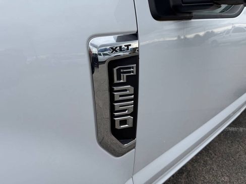 Used 2017 Ford F250 XLT w/ XLT Premium Package AWD/4WD image 10