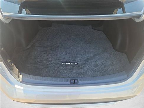 Used 2020 Toyota Corolla LE w/ Carpet Mat Package (TMS) FWD image 6