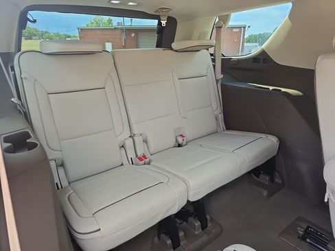 Used 2022 GMC Yukon Denali w/ Denali Premium Package AWD/4WD image 12