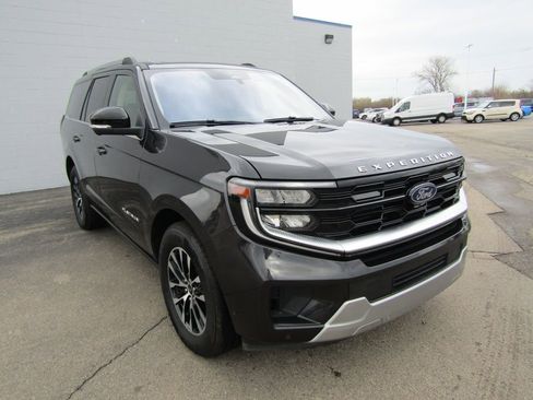 Used 2025 Ford Expedition Platinum AWD/4WD image 17