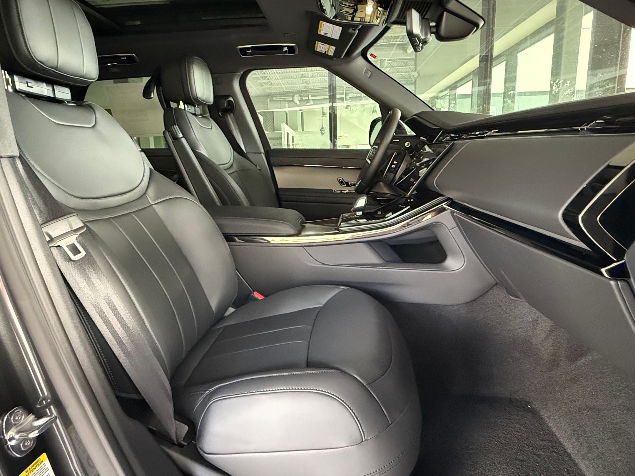 New 2026 Land Rover Range Rover Sport SE AWD/4WD image 18