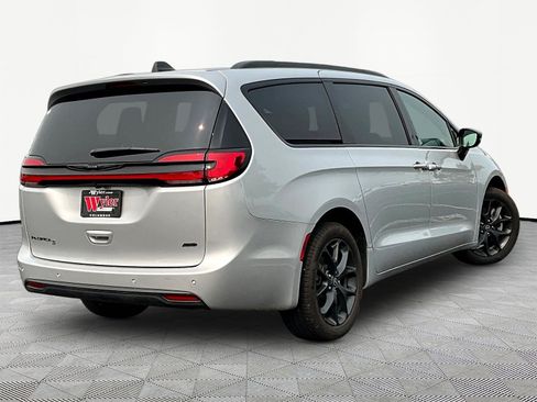 Used 2026 Chrysler Pacifica Select w/ S Appearance Package AWD/4WD image 6