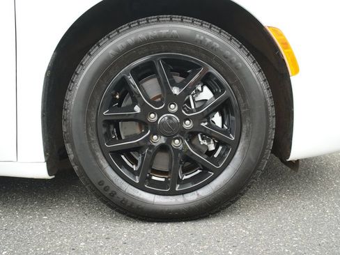 Used 2022 Chrysler Pacifica Touring-L FWD image 30