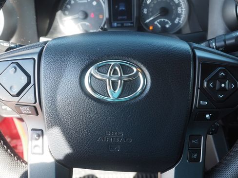 Used 2018 Toyota Tacoma TRD Off-Road w/ Technology Package image 14