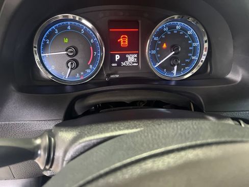 Used 2019 Toyota Corolla LE FWD image 1