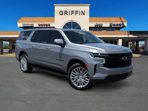 Used 2023 Chevrolet Suburban RST w/ Luxury Package RWD image 1