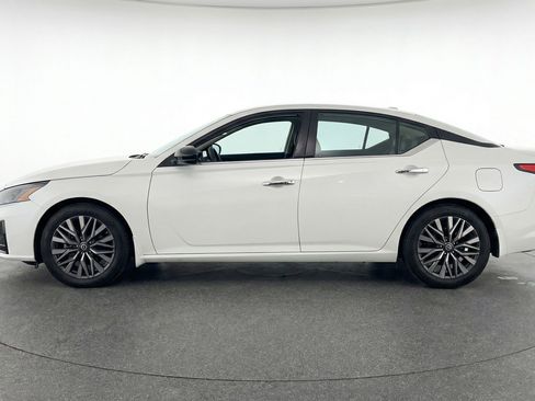 Used 2025 Nissan Altima 2.5 SV image 5
