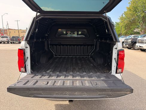 Used 2026 Chevrolet Colorado Z71 w/ Technology Package AWD/4WD image 14