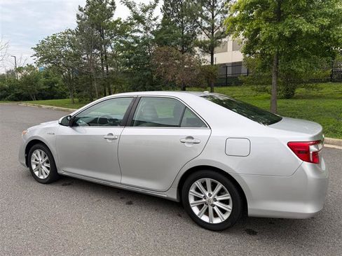 Used 2012 Toyota Camry XLE w/ Leather Pkg FWD image 7