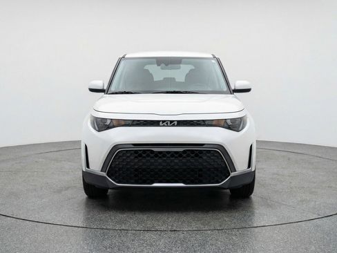 Used 2025 Kia Soul LX w/ LX Technology Package FWD image 2