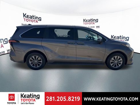 Used 2021 Toyota Sienna LE FWD image 8