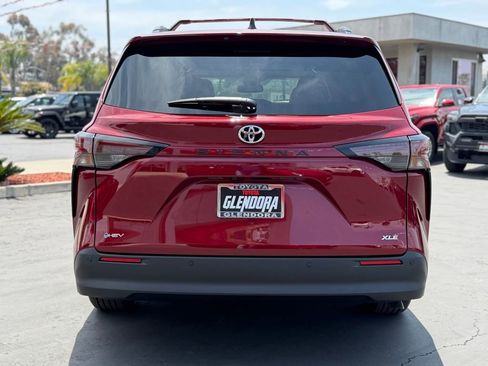 New 2026 Toyota Sienna XLE FWD image 9