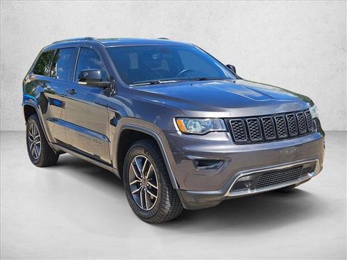 Used 2019 Jeep Grand Cherokee Limited w/ Trailer Tow Group IV image 3