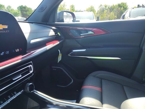 New 2026 Chevrolet Traverse RS w/ LPO, Floor Liner Package image 11