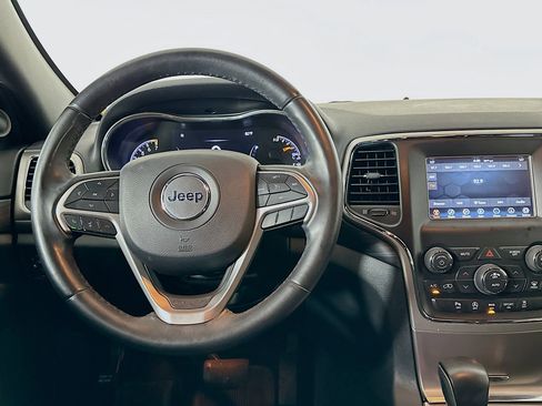 Used 2019 Jeep Grand Cherokee Laredo image 18