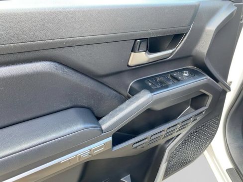 Used 2025 Toyota Tacoma TRD Sport w/ TRD Sport Upgrade Package AWD/4WD image 18