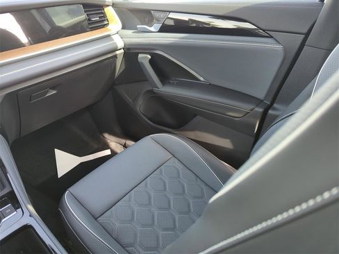 Used 2026 Volkswagen Tiguan SEL R-Line image 29