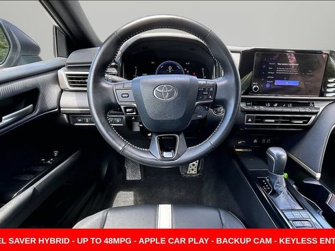 Used 2025 Toyota Camry SE FWD image 8