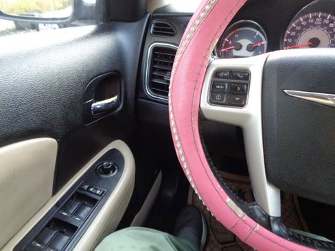 Used 2012 Chrysler 200 Limited FWD image 20