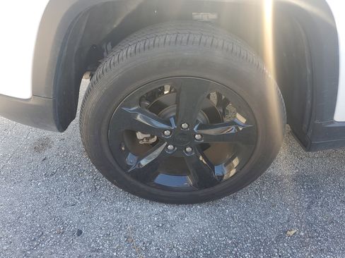 Used 2023 Jeep Grand Cherokee Altitude image 6