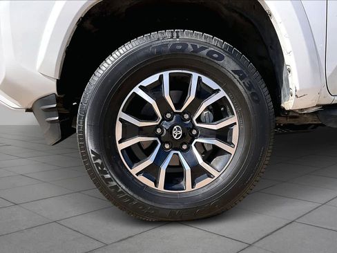 Used 2023 Toyota Tacoma TRD Sport w/ Technology Package image 11